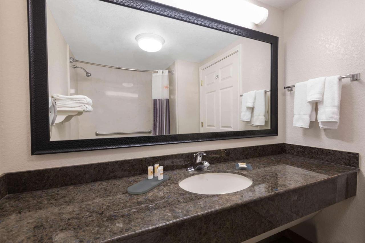 La Quinta Inn & Suites By Wyndham San Antonio Riverwalk Екстер'єр фото